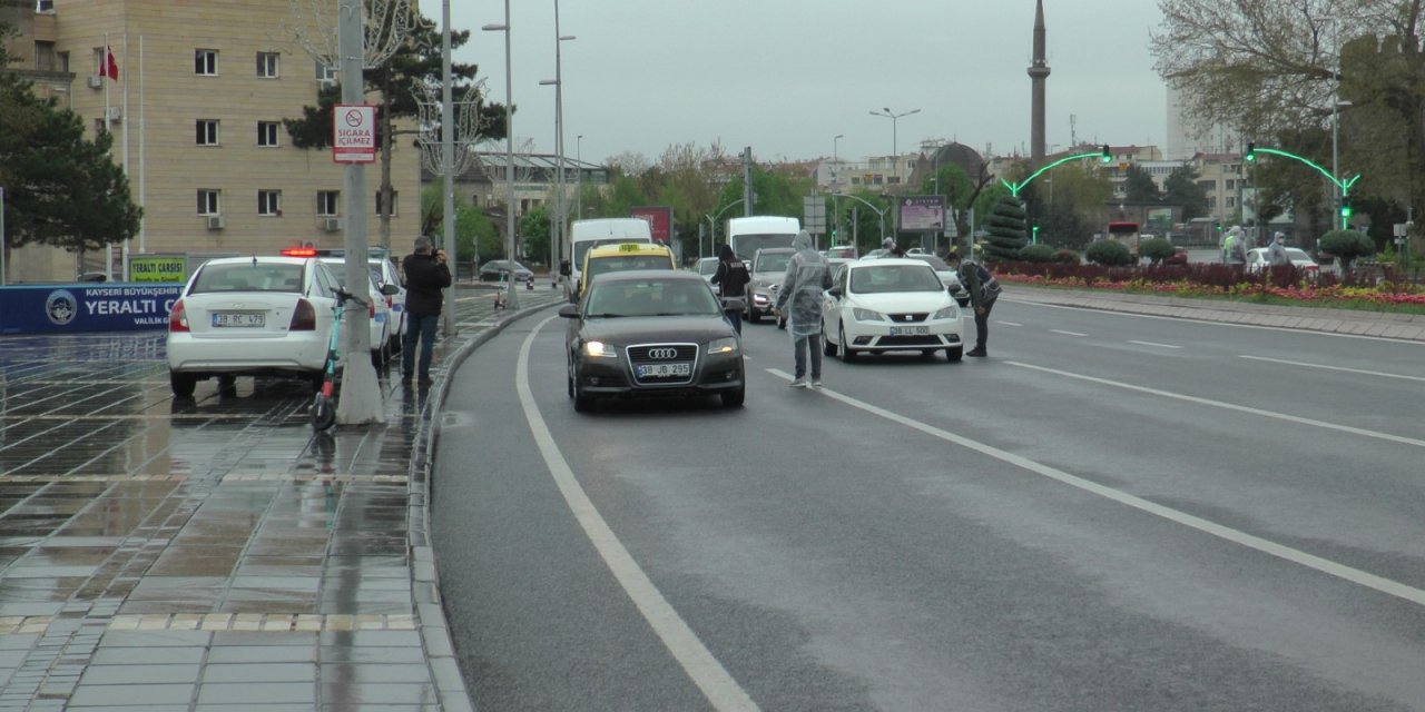 Kayseri’de tam kapanma denetimleri sürüyor