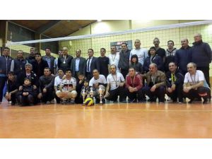 Beyşehir’de Öğretmenler Arası Voleybol Turnuvası Sona Erdi