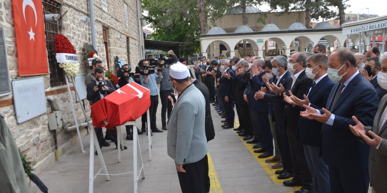 Korona virüsten hayatını kaybeden eski AK Parti Milletvekili Uysal son yolculuğuna uğurlandı