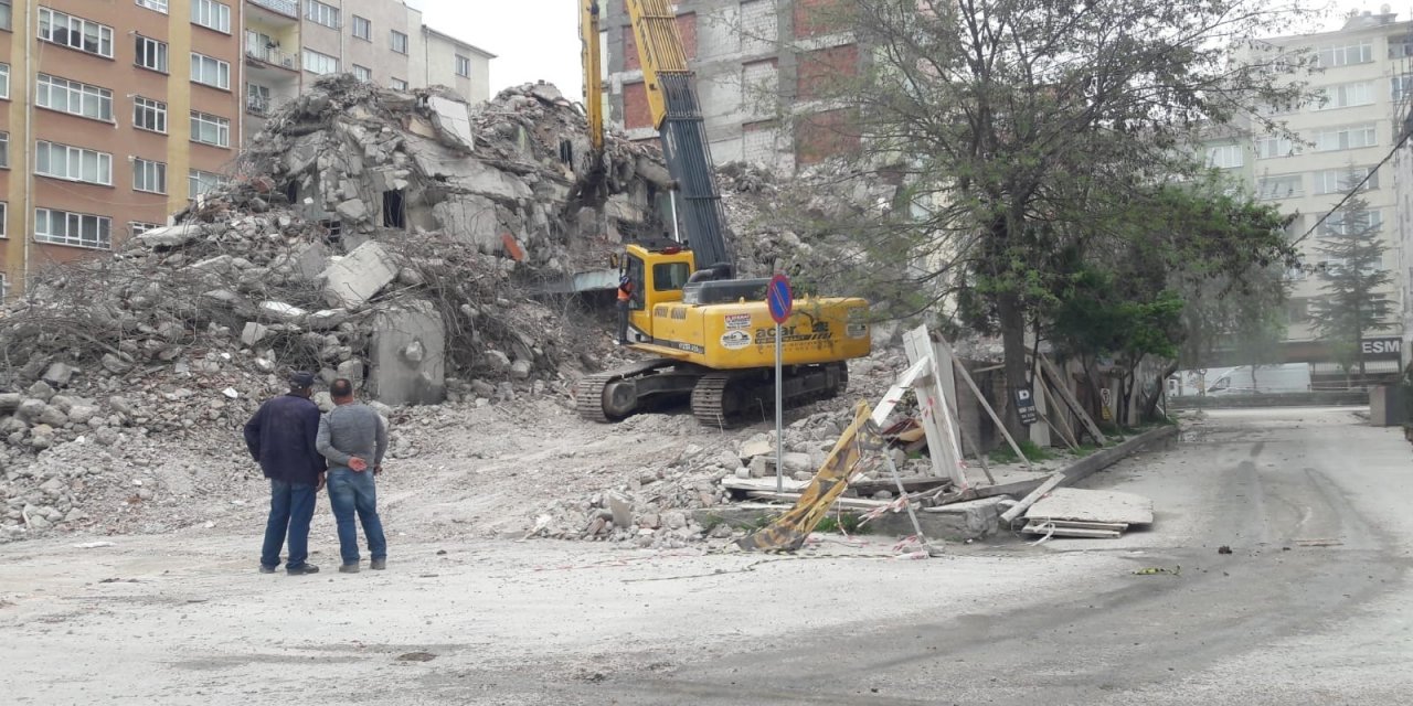 Vatandaşın yoğun tepkisine neden olan bina yıkımında sorun çözüldü