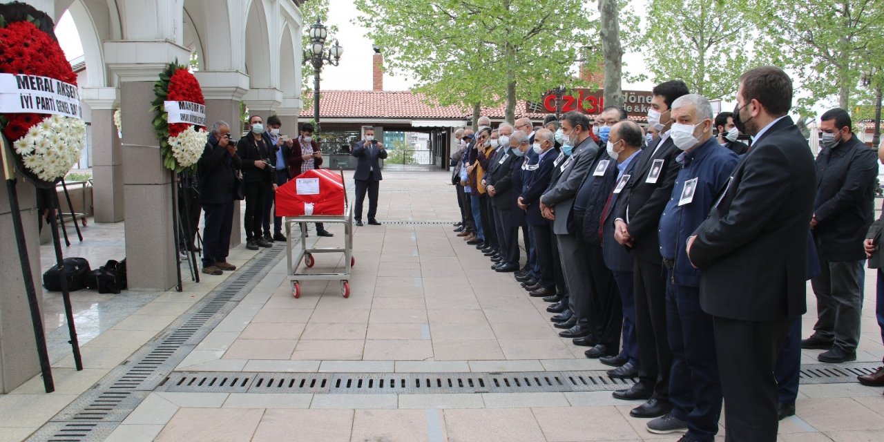 Ünlü Edebiyatçı Emine Işınsu, dualarla uğurlandı