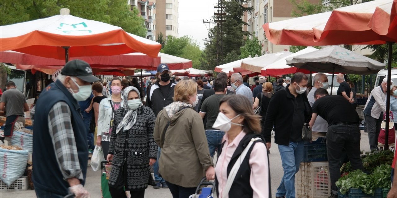 Yine pazar, yine yoğunluk