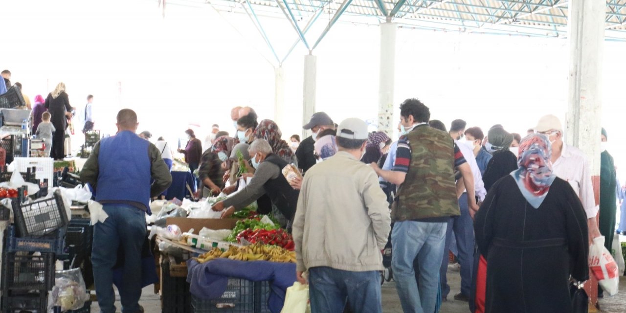 Semt pazarları açıldı, esnaf ilgiden memnun