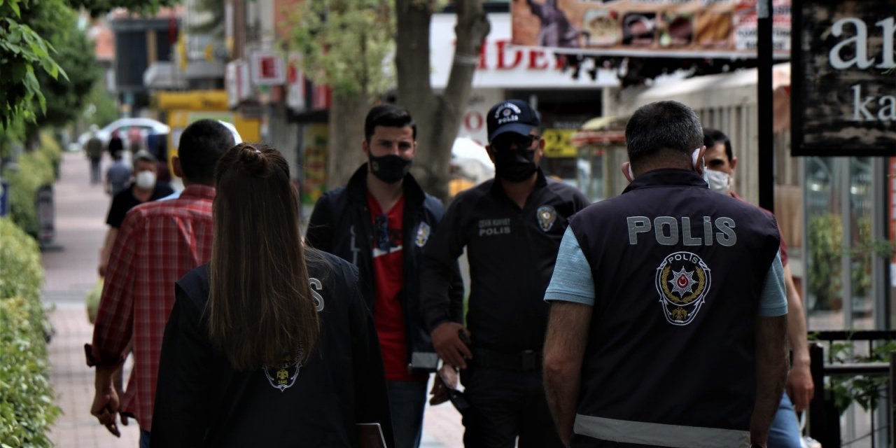 Kırşehir’de polis halkın kısıtlama ihlali yapmaması için aktif görev alıyor