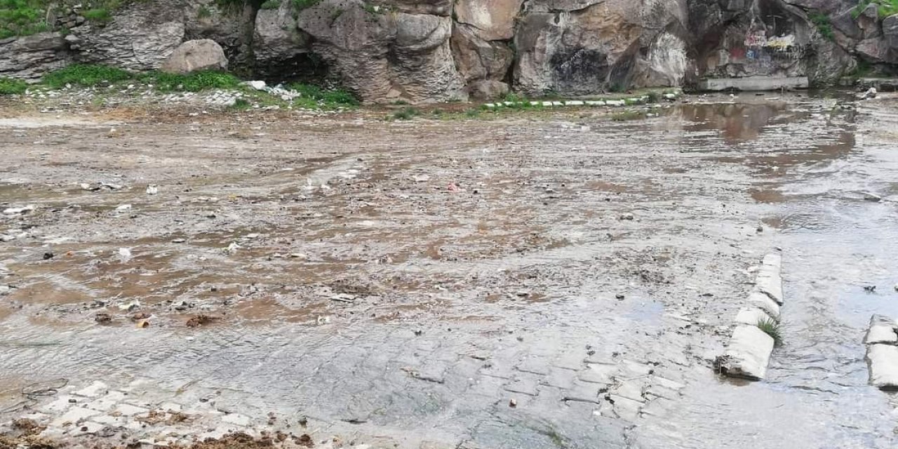 Toroslar’dan gelen doğal kaynak suyu boşa akıyor