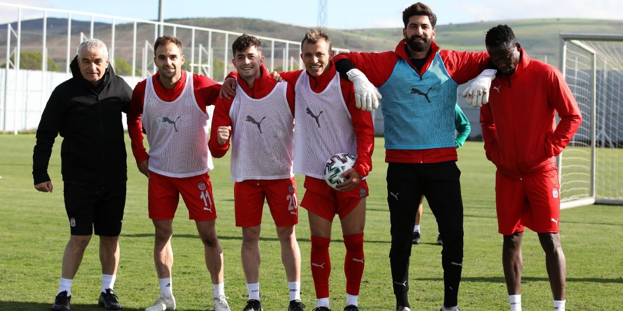 Sivasspor, ara vermeden Fenerbahçe maçı hazırlıklarına başladı