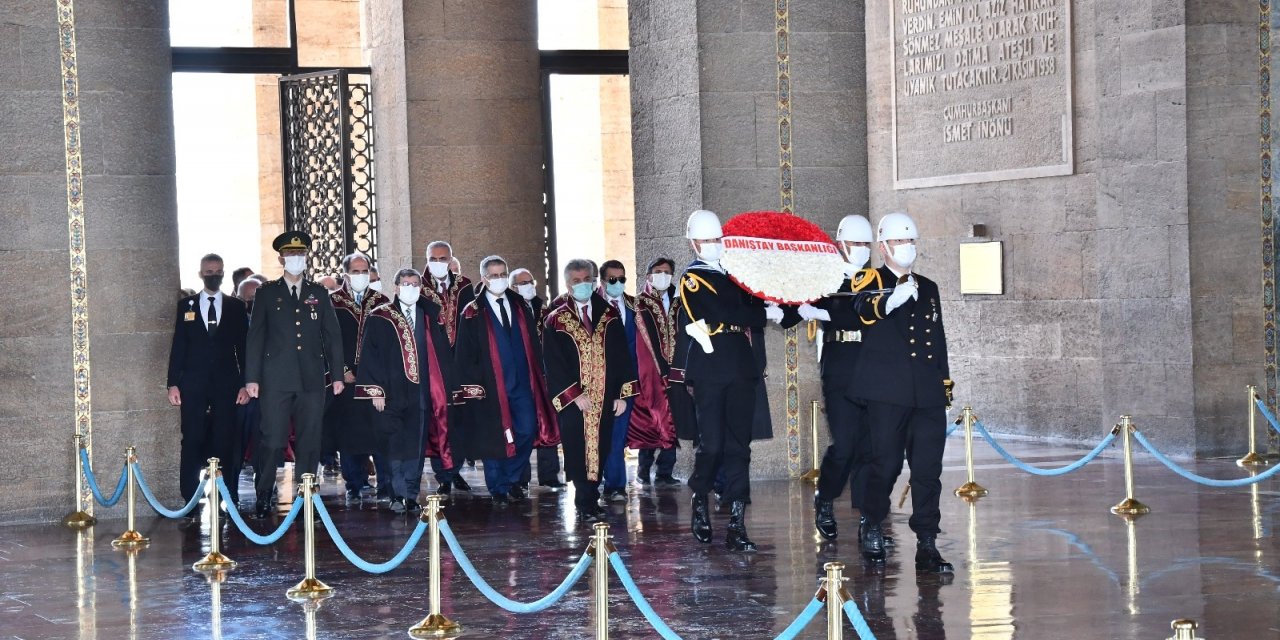 Danıştay Başkanı Yiğit ve beraberindeki heyet Anıtkabir’i ziyaret etti