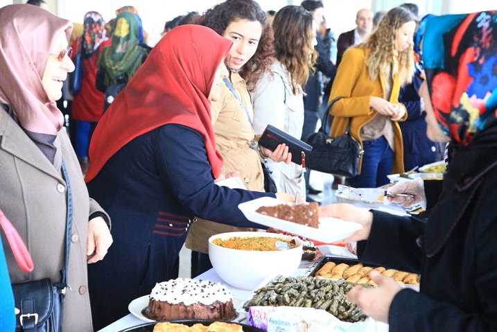 Aksaray Üniversitesi'nde “Yetimlerle El Ele” Kermesi!