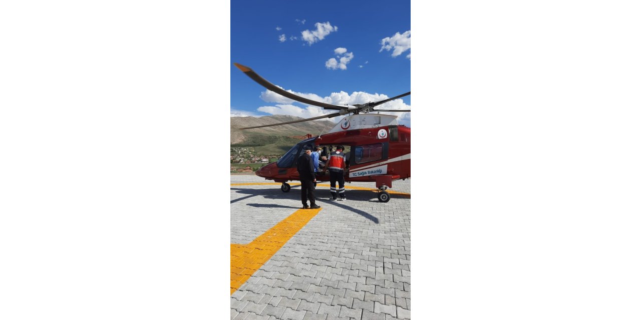 Kalp krizi geçiren ambulans helikopterle hastaneye kaldırıldı