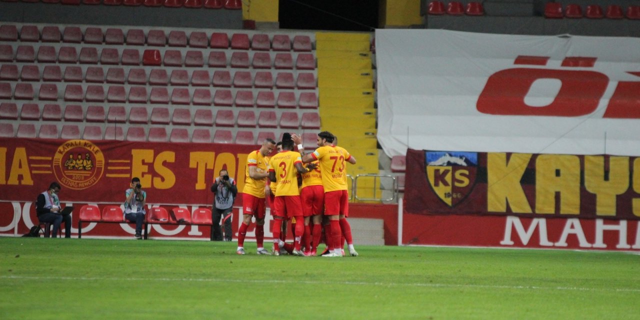 Süper Lig: Kayserispor: 1 - Fenerbahçe: 0 (Maç devam ediyor)