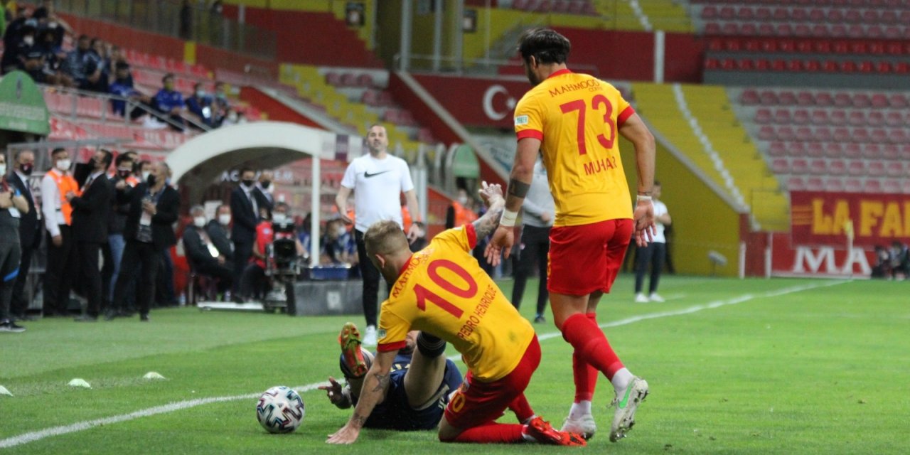 Süper Lig: Kayserispor: 1 - Fenerbahçe: 0 (İlk yarı)