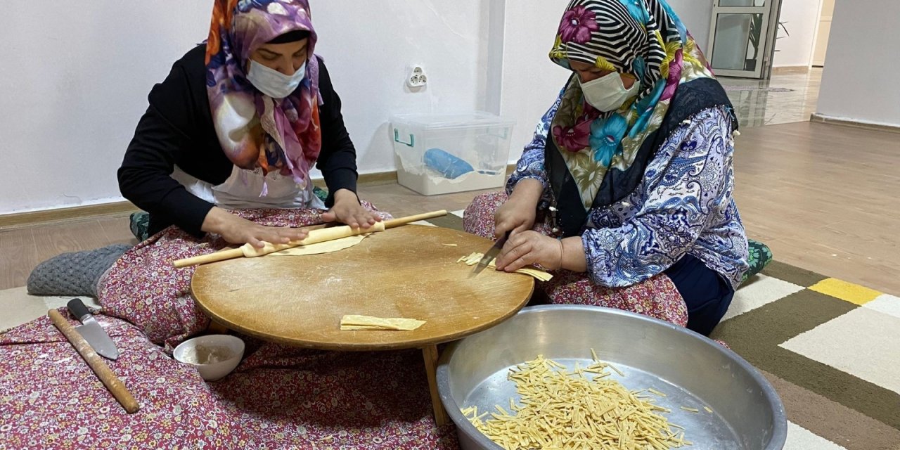 Üreten kadınlar iş başında