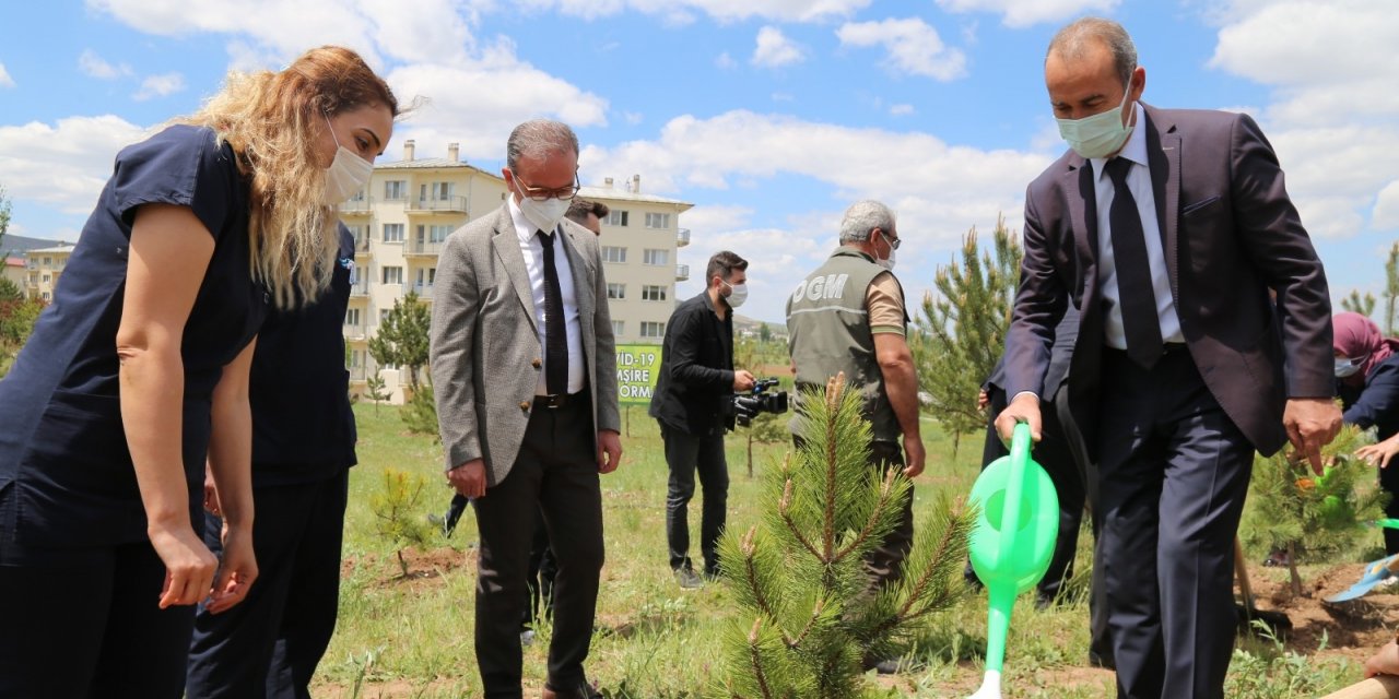 Covid-19 ’la mücadelenin kahramanlarına hatıra ormanı