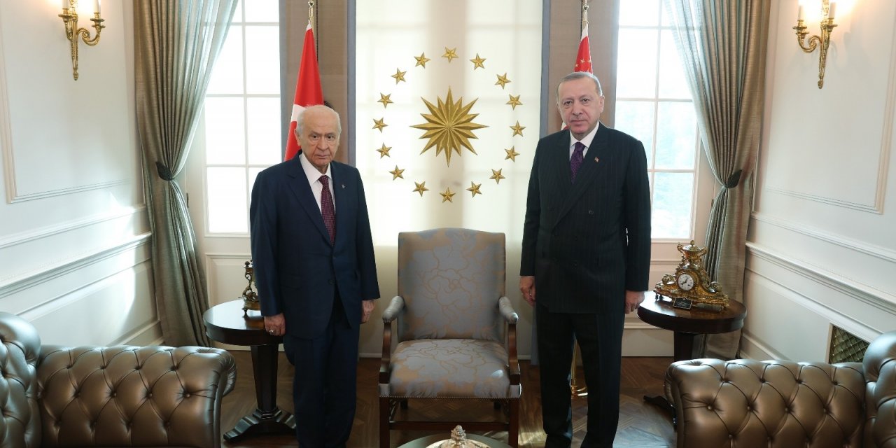 Cumhurbaşkanı Recep Tayyip Erdoğan, MHP Genel Başkanı Devlet Bahçeli’yi Cumhurbaşkanlığı Çankaya Köşkü’nde kabul etti.