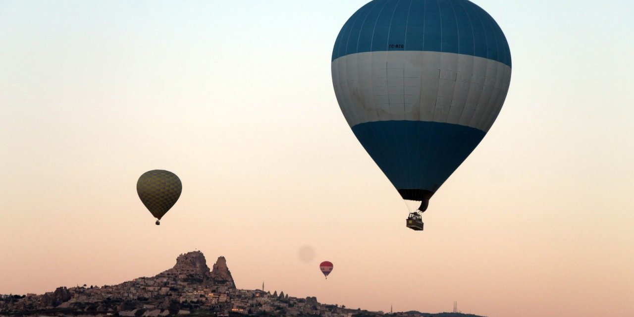 Kapadokya’da olumsuz hava şartları nedeniyle balon turları iptal oldu