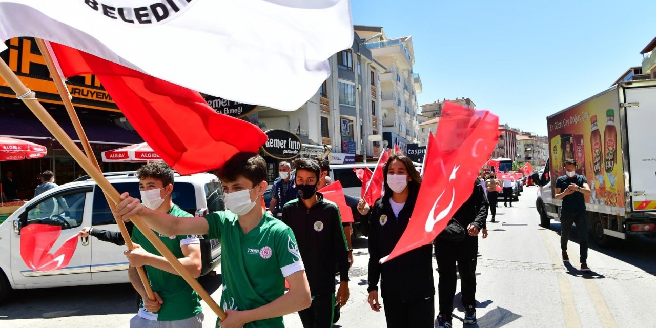 Mamak Belediyesi sporcuları 19 Mayıs için yürüdü