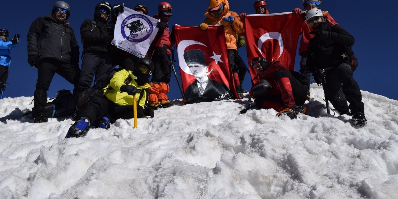 Dağcılardan Erciyes’e ’19 Mayıs’ tırmanışı