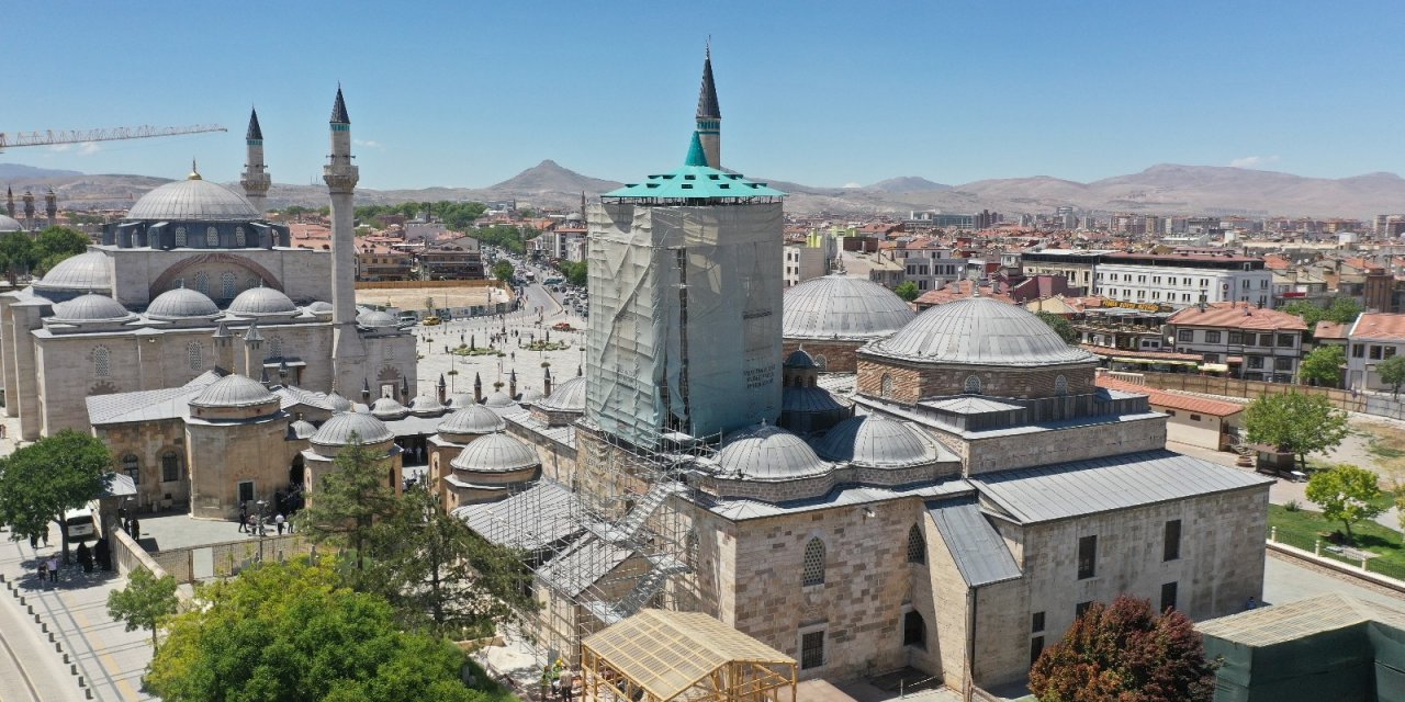 Kubbe-i Hadra’ya yeni çiniler yerleştirildi