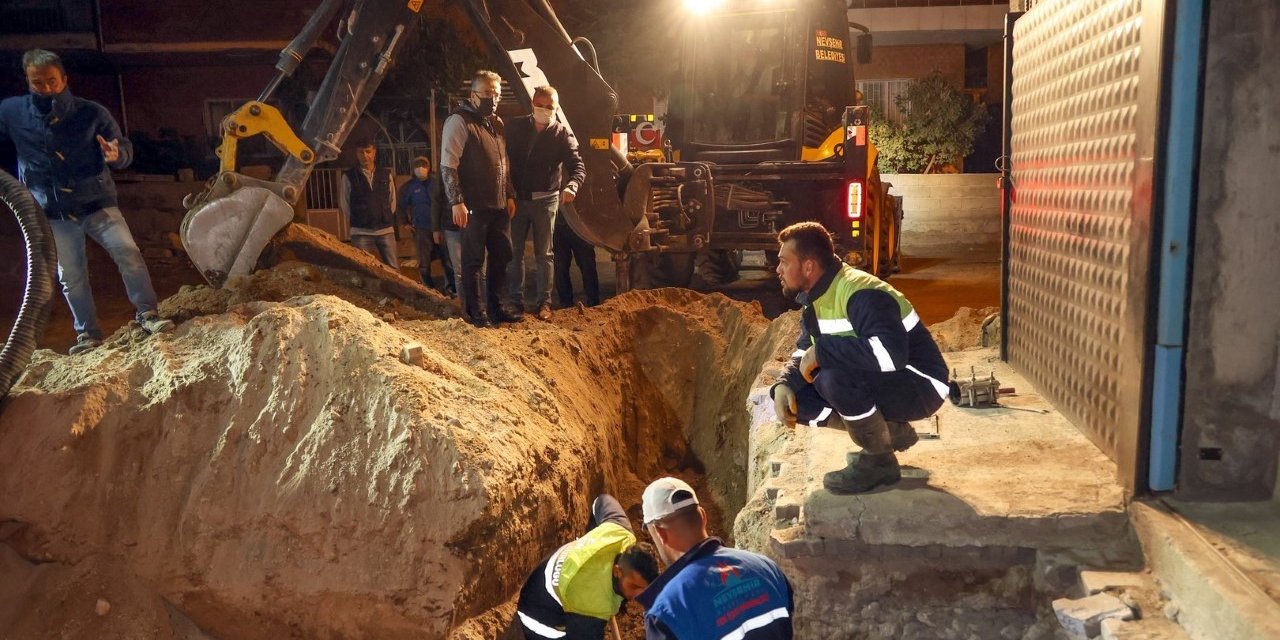 Savran’dan gece mesaisindeki çalışanlara tatlı ikramı