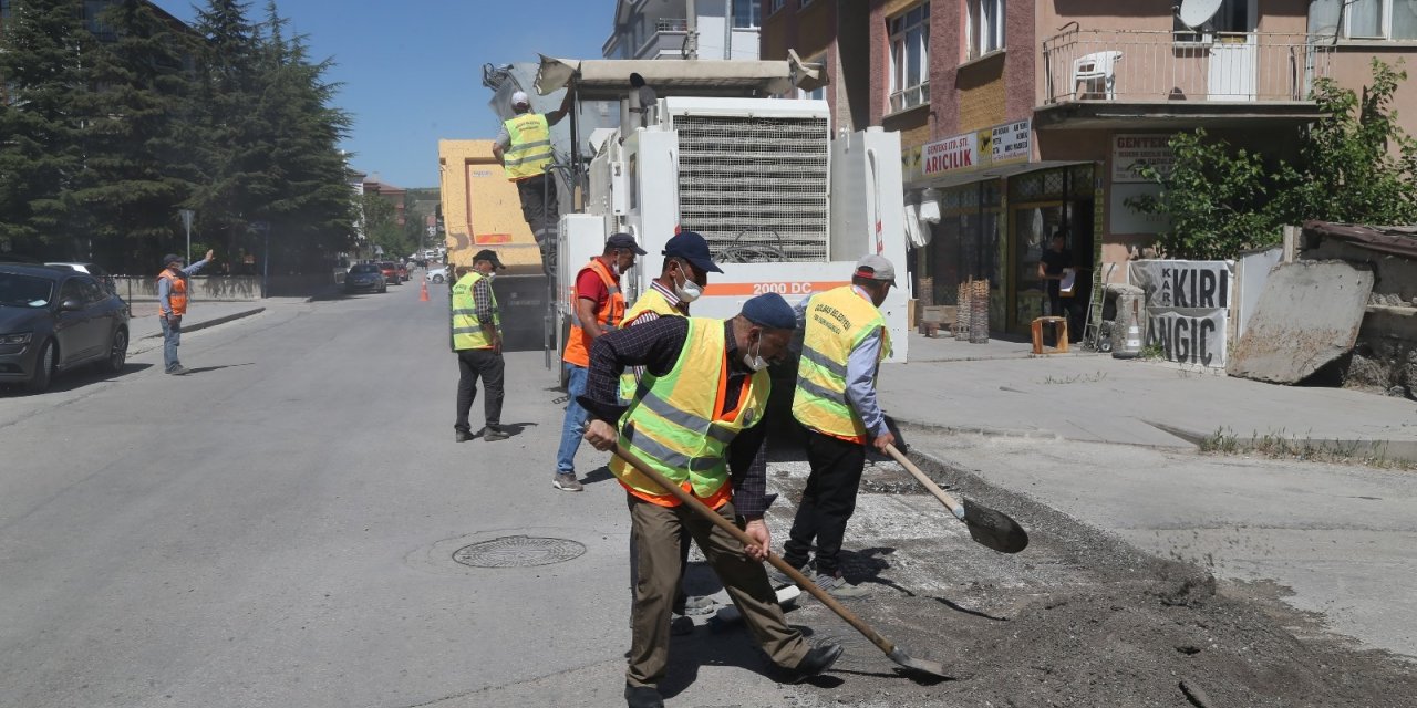 Gölbaşı Belediyesi 2021 yılını asfalt yılı ilan etti