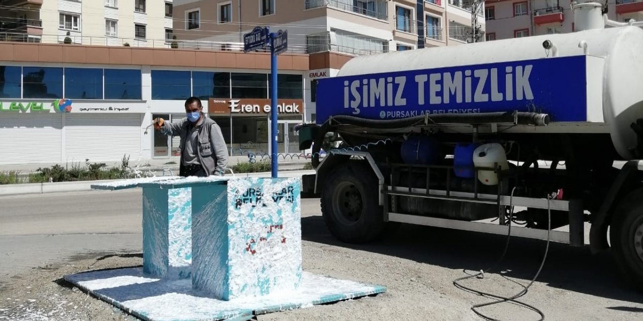 Pursaklar’da çöp konteynerlerine özel temizlik