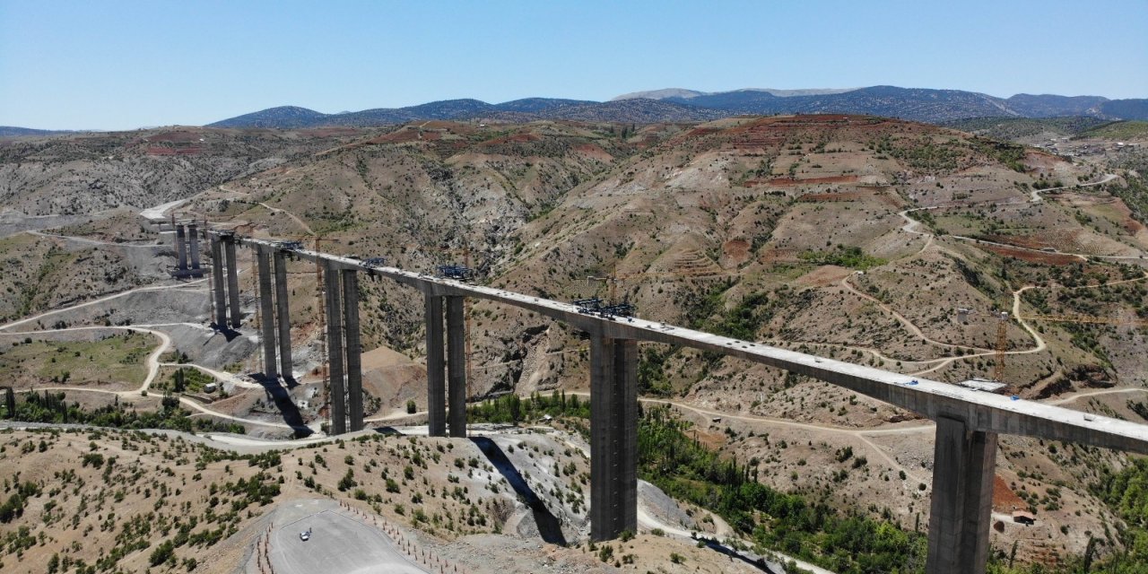 Türkiye’nin en yüksek ayaklı viyadüğü Konya Alanya arasını 2 saat 15 dakikaya indirecek