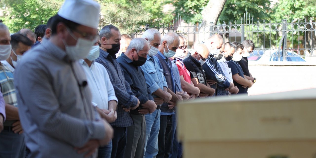 Cinayete kurban giden genç son yolculuğuna uğurlandı