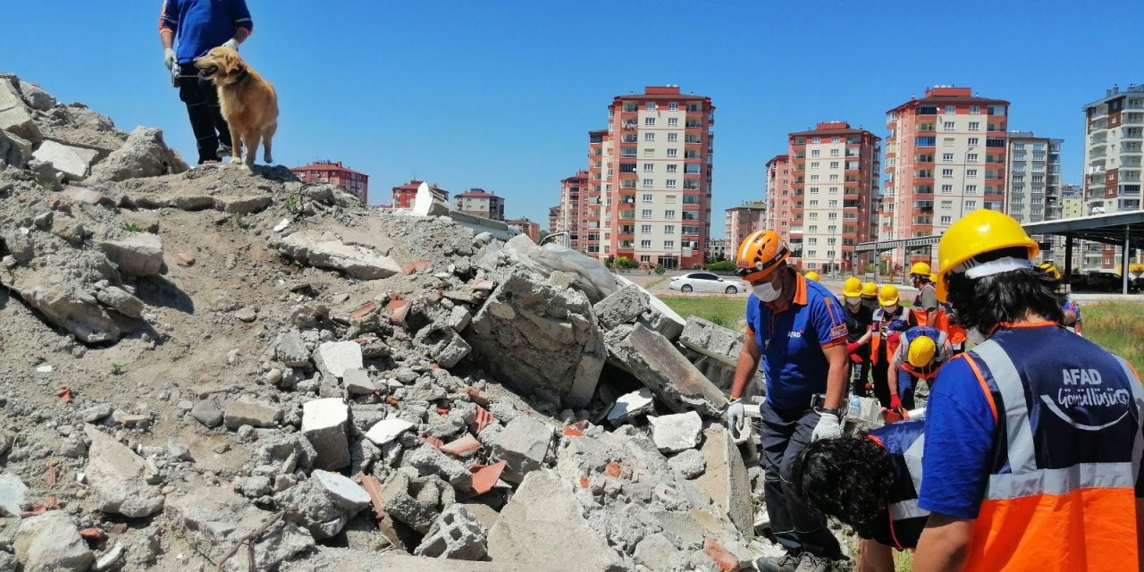 Destek AFAD gönüllülerine enkazda arama kurtarma eğitimi