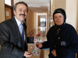 Rektör Prof. Dr. Acar Kadın Çalışanları Unutmadı