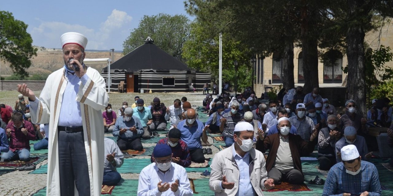 Eskişehir’de şiddetli yağmur, Mihalıççık’ta yağmur duası