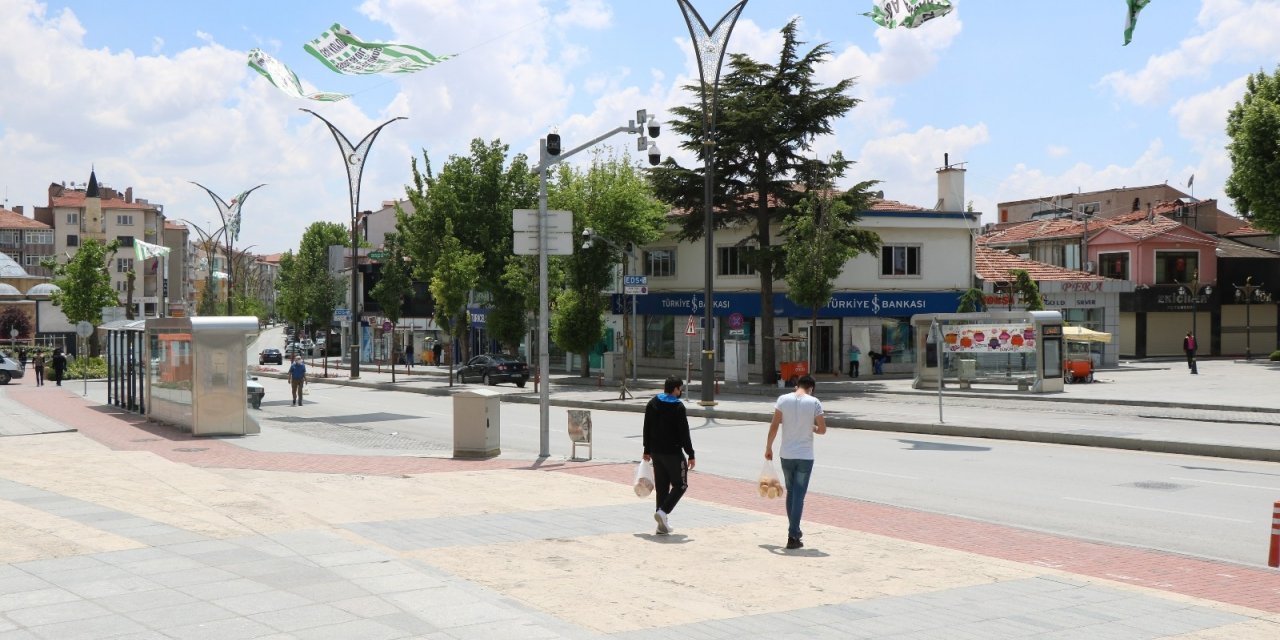 Kırşehir’de esnaf ve vatandaş kısıtlamalı son hafta sonu beklentisinde