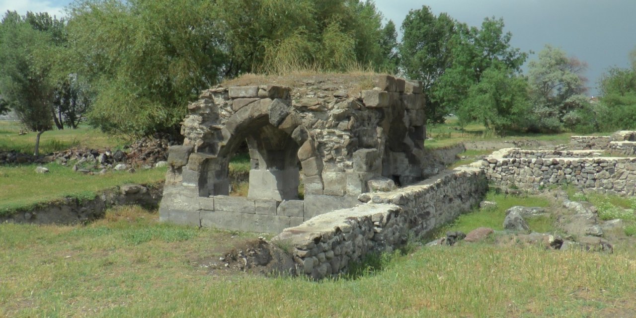 30 bin metrekarelik alanda tarihi Keykubadiye Sarayı’nın kazı çalışmaları yeniden başlıyor