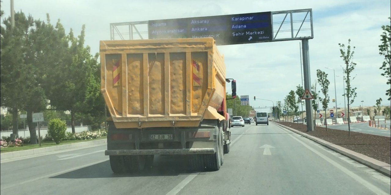 Hafriyat kamyonu sürücülere zor anlar yaşattı