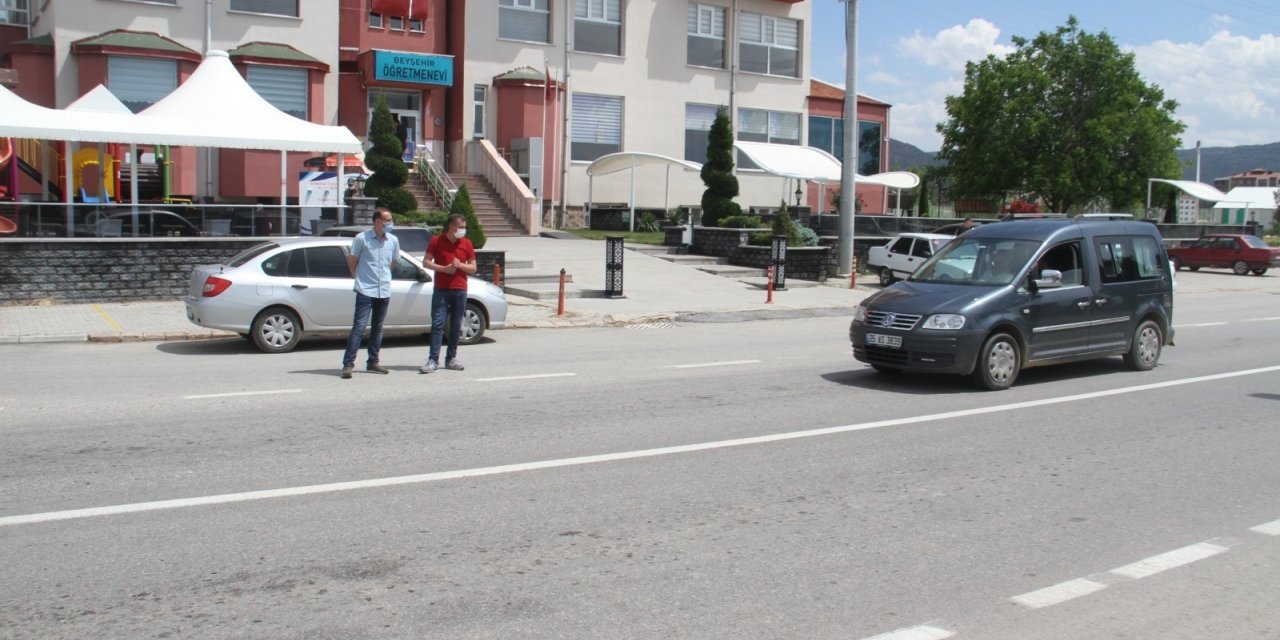 Polisten sivil kıyafetli trafik denetimi