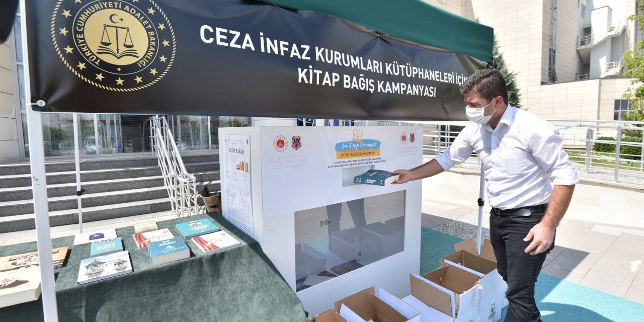 Karatay Belediyesi’nden kitap bağışı kampanyasına destek