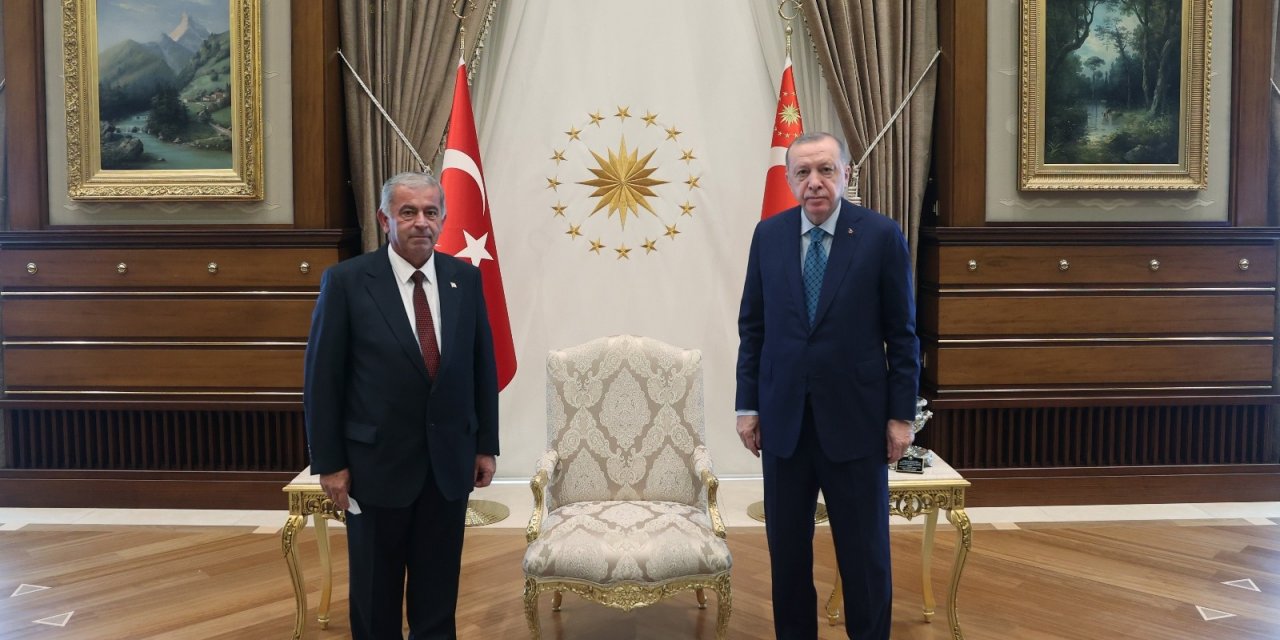 Cumhurbaşkanı Recep Tayyip Erdoğan, KKTC Meclis Başkanı Önder Sennaroğlu’nu kabul etti.