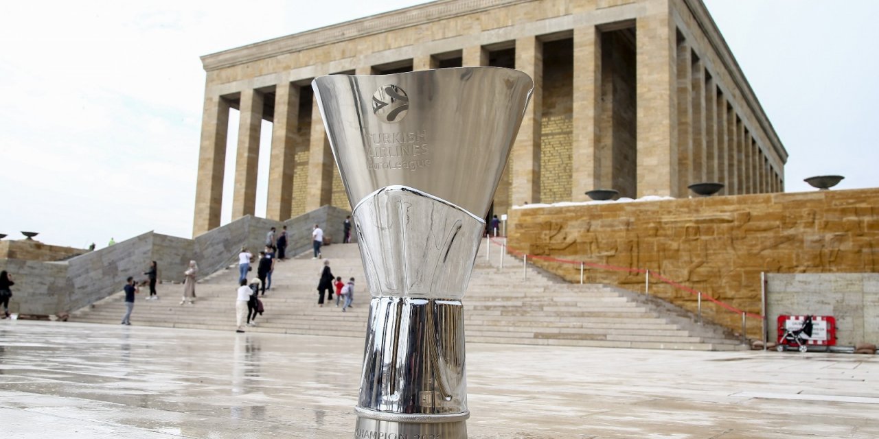 Euroleague ve Basketbol Süper Ligi şampiyonu Anadolu Efes, Anıtkabir’de