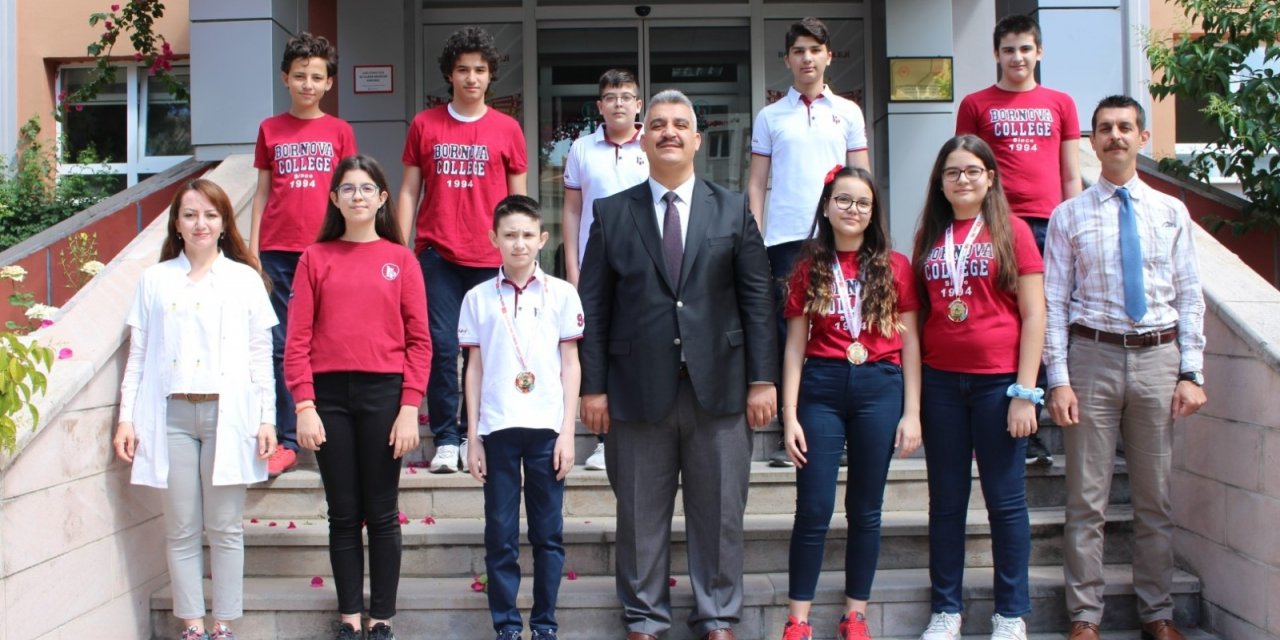 29 Mayıs Bornova Koleji’nden matematik ve biyolojide uluslararası başarı