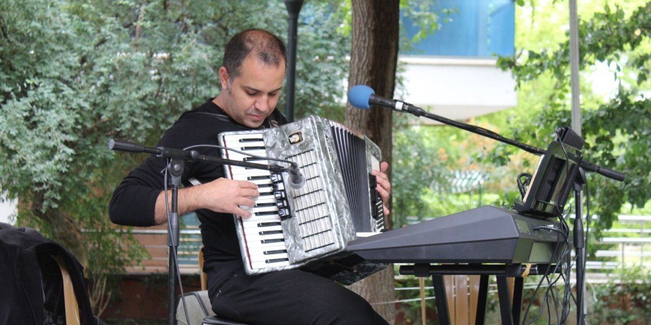 Başkent’te sanatçılar açık hava konserlerine devam ediyor