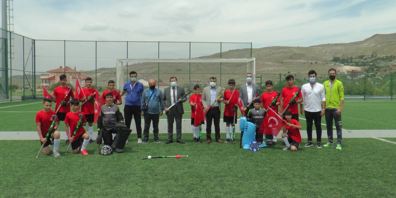 Kabakcı’dan çim hockeyi sporcularına ziyaret