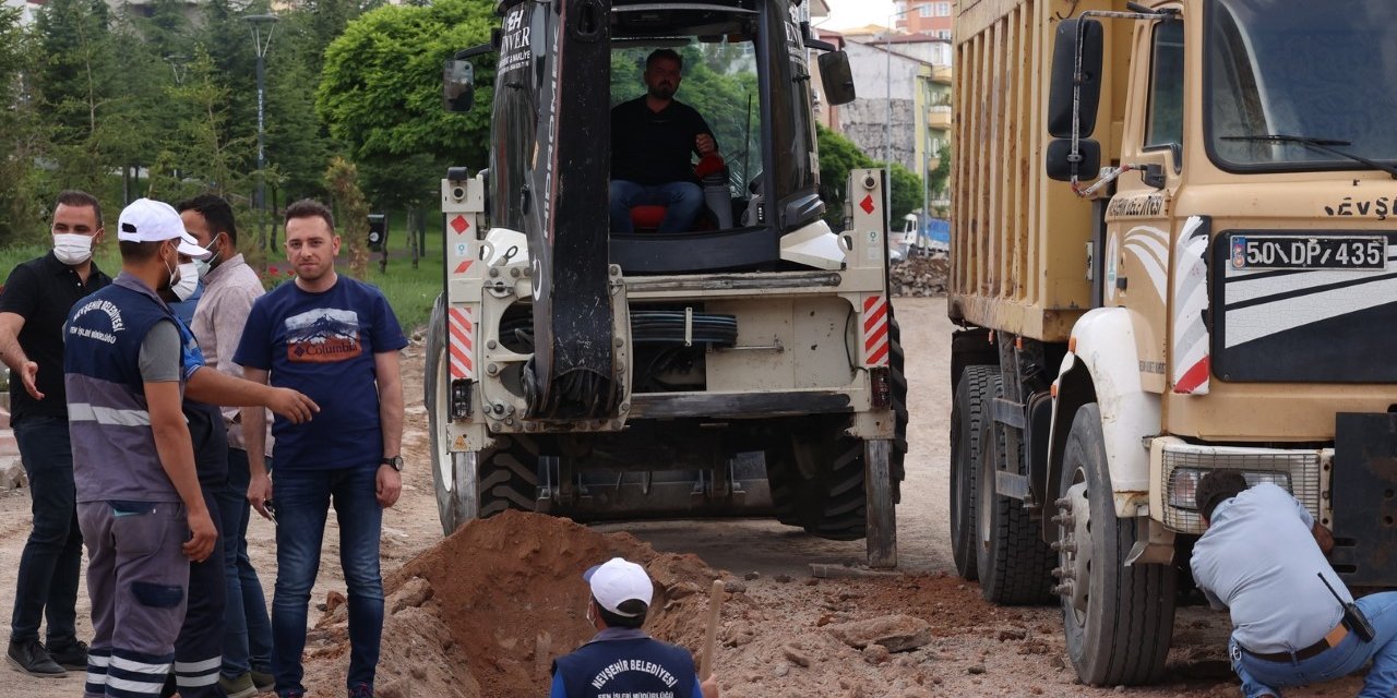 Vefa Küçük Caddesinde içme suyu hattı yenileniyor