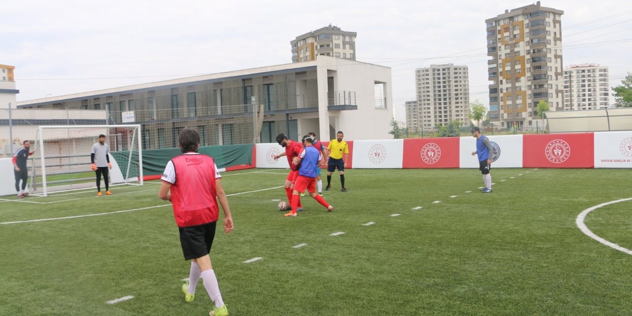 Kabakcı. Görme Engelliler Futbol Milli takımının antrenmanını izledi