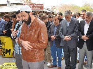 Konya'da Mısır'daki idam kararları protesto edildi