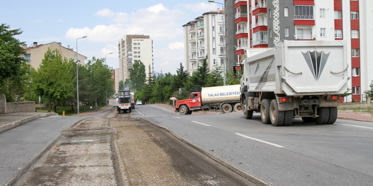 Talas Çimenli Caddesi’nde yenileme çalışması