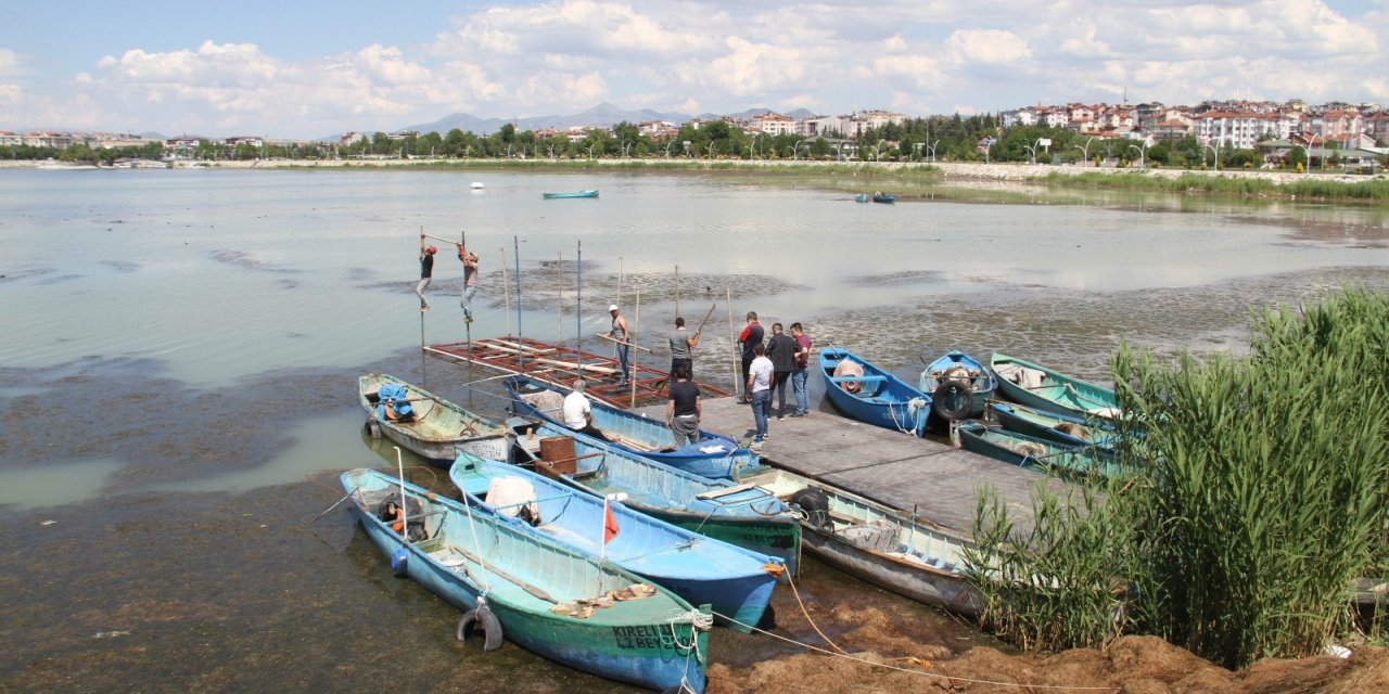 Beyşehir Gölü’nde balıkçılar, yeni av sezonuna hazırlanıyor