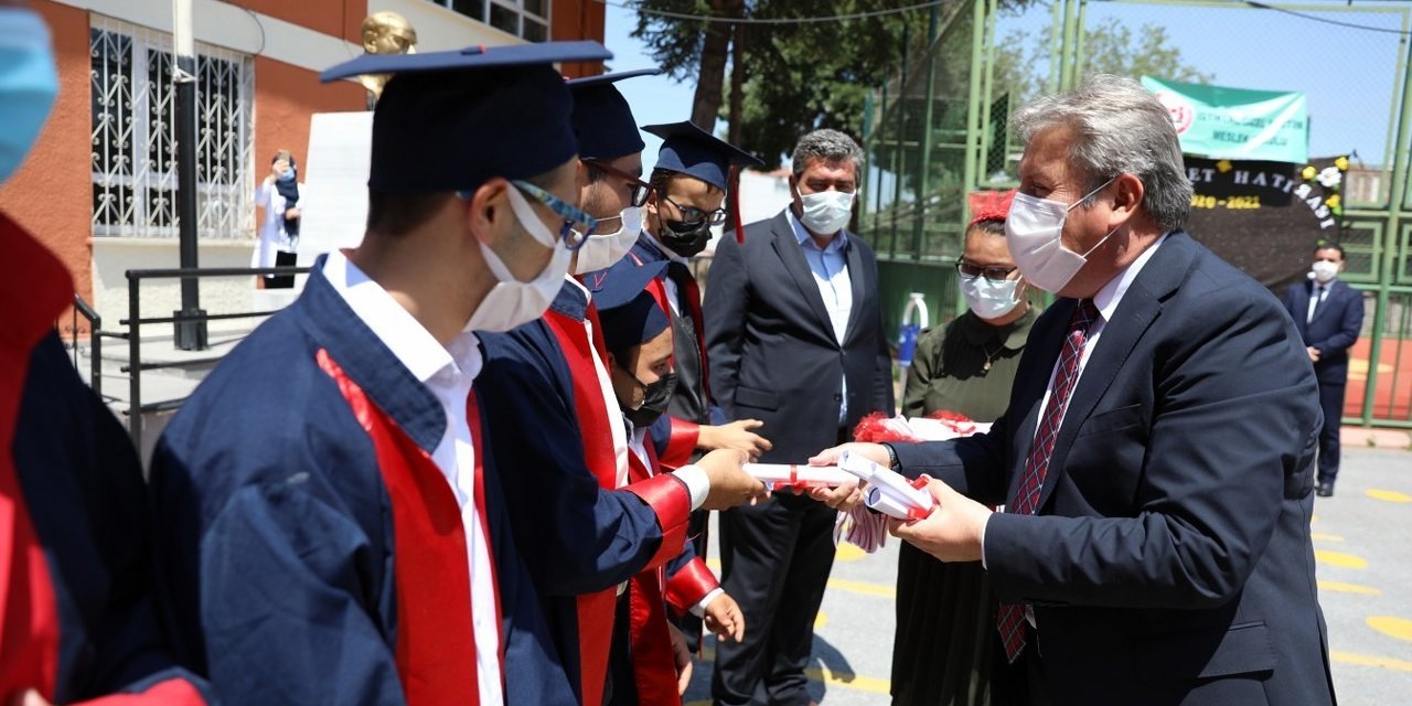 Başkan Palancıoğlu özel öğrencilerin mezuniyet törenine katıldı