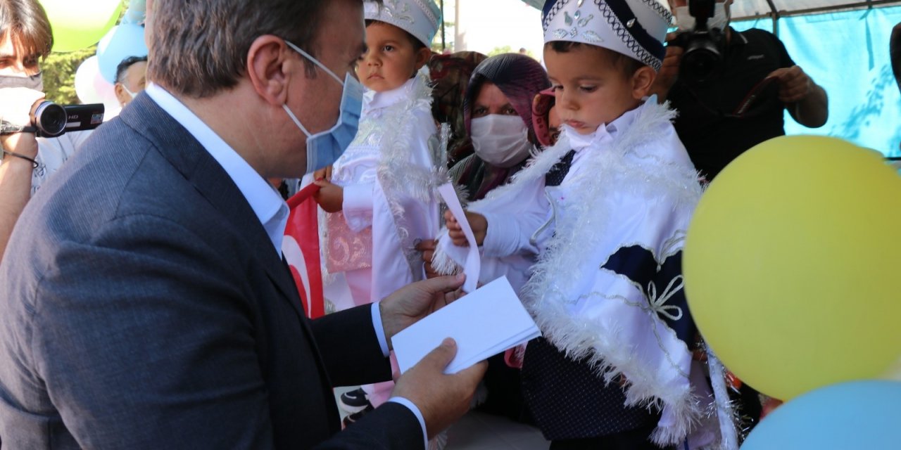 Aksaray Valiliğinden şenlik havasında toplu sünnet töreni