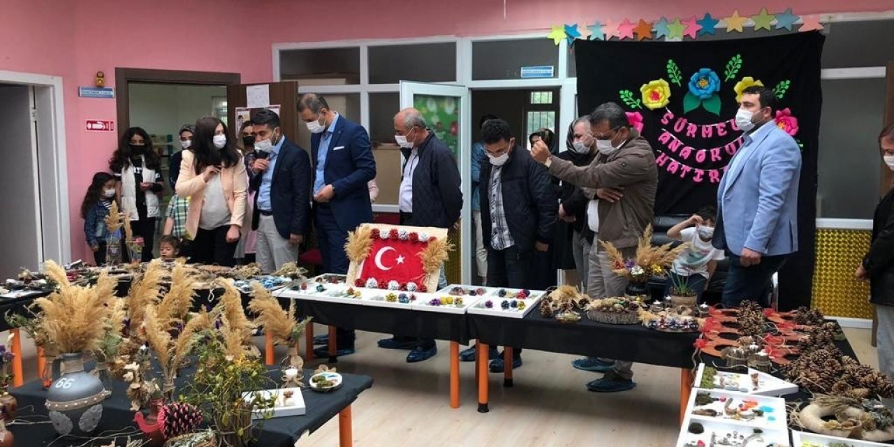 Minikler, doğadan topladıkları ürünleri sanata dönüştürdü