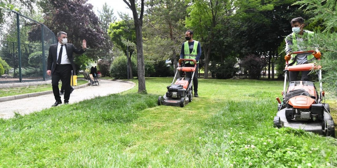 Pursaklar’da parklar yemyeşil ve tertemiz