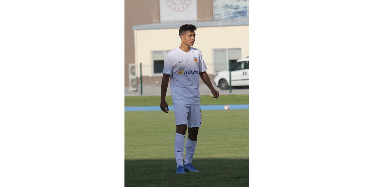 Talha Sarıarslan, U17  Milli Takıma çağrıldı